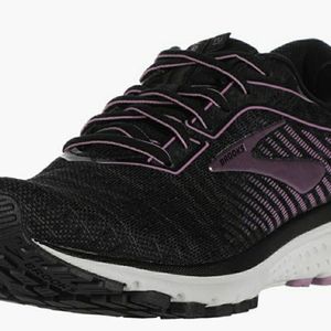 Brooks Ghost 12 ladies athletic shoes NWOT